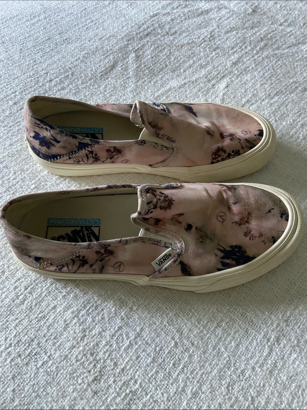 Vans Slip-On Floral Watercolor Canvas Sneakers in Pink and Blue Women’s 8.5 - Picture 3 of 15